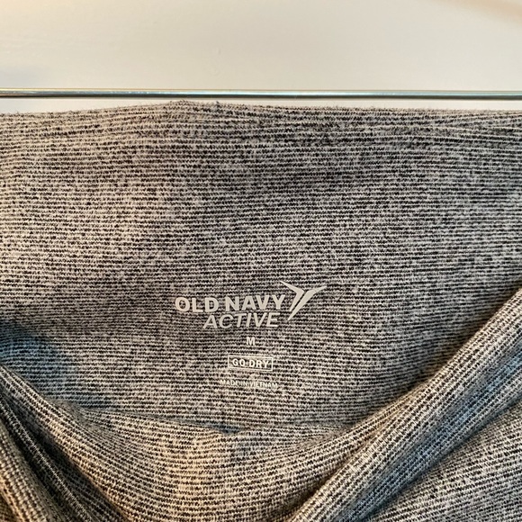 Old Navy Compression Cropped Leggings - Picture 5 of 5